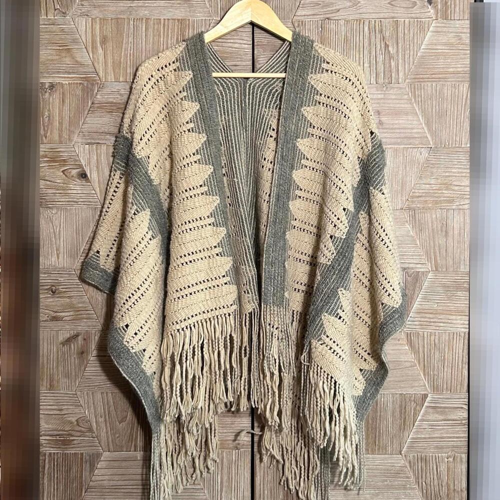 Women Beige And Gray Knit Poncho Shawl With Fringe One Size Bohemian - Picture 1 of 5